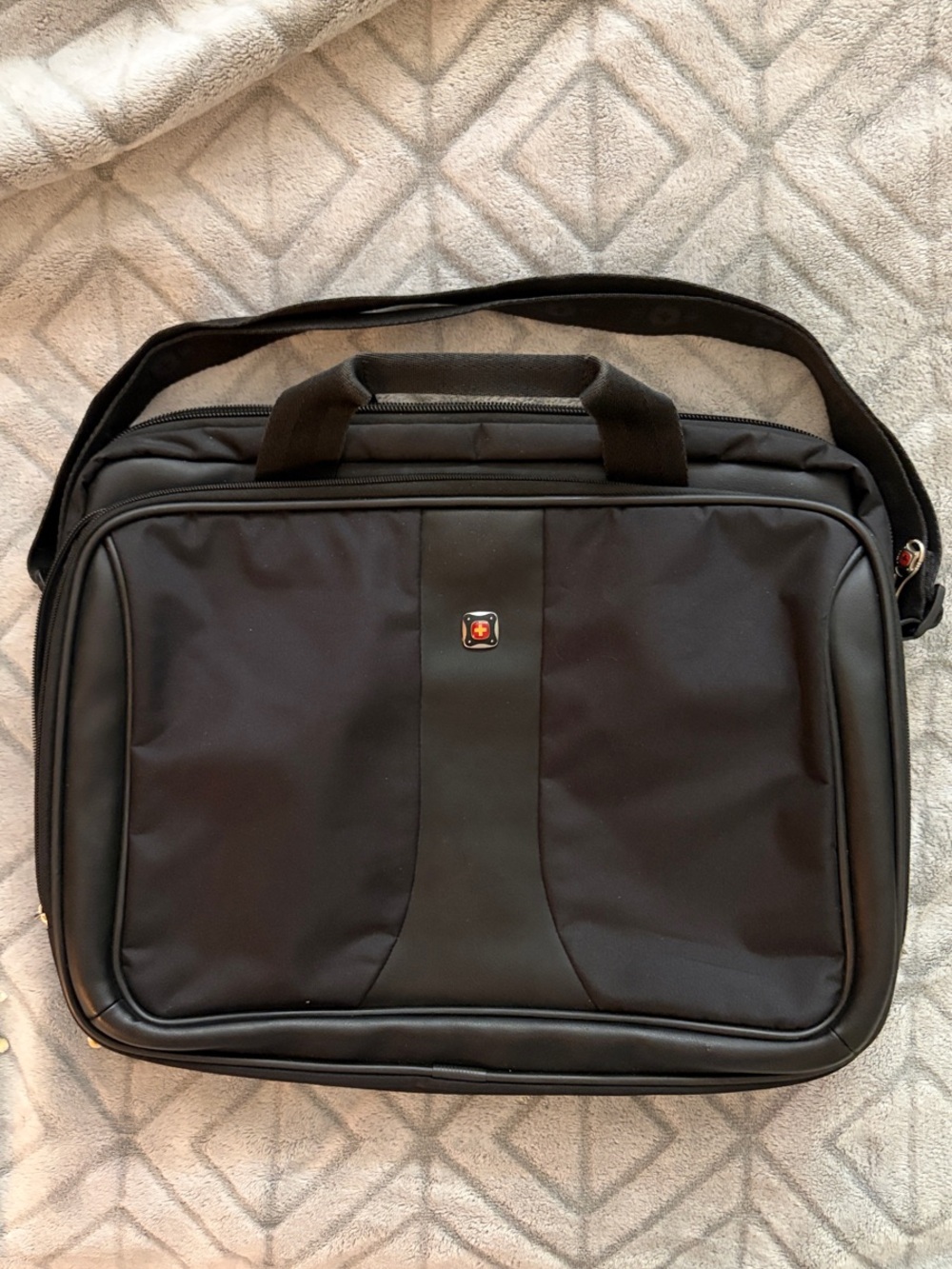 SwissGear Black Laptop Messenger Briefcase with Shoulder Strap